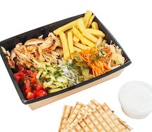 Шаверма с картофелем фри на тарелке