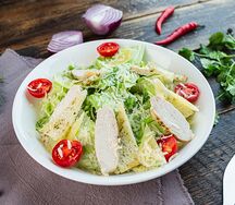 Салат Цезарь с курицей