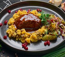 Телячьи щечки с печеным картофелем