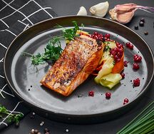 Форель и маринованные овощи