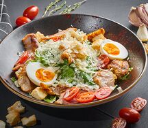Салат Цезарь с курицей