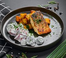 Судак с печеным картофелем