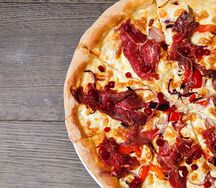 Пицца с олениной