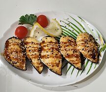 Запечённые мидии в ракушках со спайси-соусом