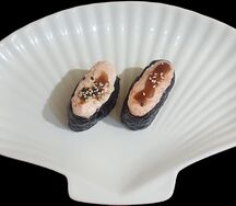 Запечённые суши Сырный соус с Лососем