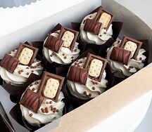 Набор из 6 капкейков с шоколадками