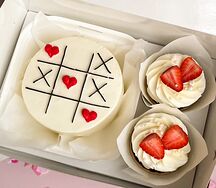 Набор Бенто-торт и два капкейка Крестики-сердечки