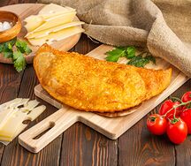 Чебурек с тремя видами сыра