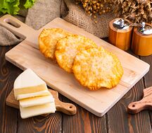 Чебуреки-кругляши с сыром сулугуни