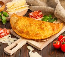 Чебурек с ветчиной и сыром