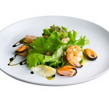 Салат с морепродуктами Кальмар, гребешки, осьминожки