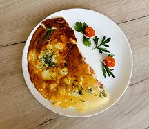 Омлет с помидорами и зеленью