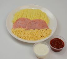 Ломтики ветчины с сыром с пюре