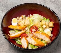 Салат Цезарь с куриными стрипсами
