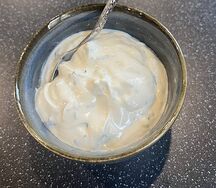 Сметанный с чесноком