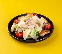 Салат Цезарь с курицей