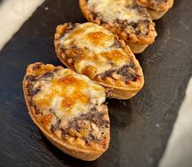 Жюльен с курицей и грибами в тарталетках