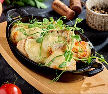 Грибочки шампиньоны, обжаренные с сыром на кеци
