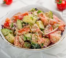 Салат по-деревенски с орехами