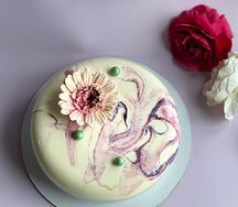 Торт с герберой из шоколада