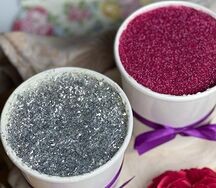 Два бенто торта в стакане с блестками