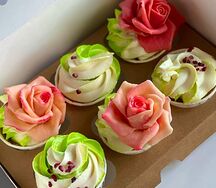 Капкейки с розами из шоколада 6 шт