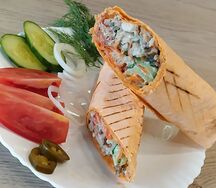 Шаверма в сырном лаваше