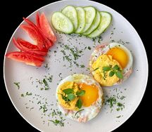 Глазунья с ветчиной и сыром