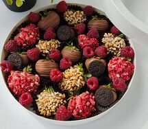 Клубника в шоколаде с малиной