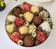 Клубника в молочном и белом шоколаде