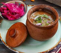 Лобио в горшочке с орехами