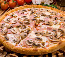Пицца с ветчиной и грибами