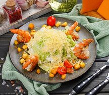 Салат Цезарь с креветками