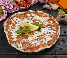 Ламаджо с сыром