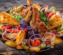 Ассорти из мяса телятины, баранины, цыпленка с овощами