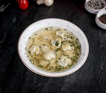Пельмени с бульоном