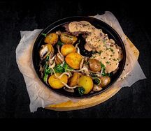 Говядина, томленная с картофелем беби