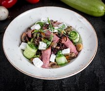 Микс салата с копченой кониной
