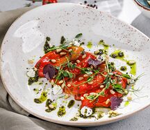Перцы по-лигурийски с муссом из козьего сыра и соусом сальса верде