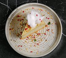 Чизкейк с ягодным соусом