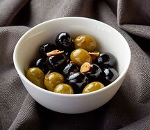 Оливки и маслины по-лигурийски