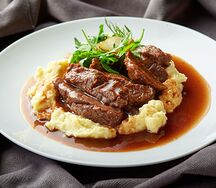 Нежная говядина в мясном соусе
