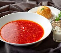 Борщ с салом и пампушкой
