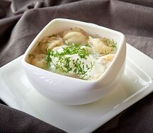 Пельмени с куриным бульоном