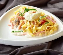 Паста с ветчиной и грибами