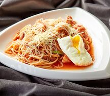 Паста с креветками и цыпленком