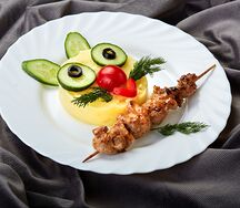 Куриные шашлычки с картофельным пюре
