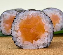 Хосомаки с лососем холодного копчения