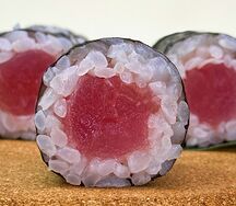 Хосомаки с тунцом