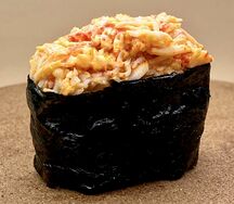 Гункан со спайси-крабом